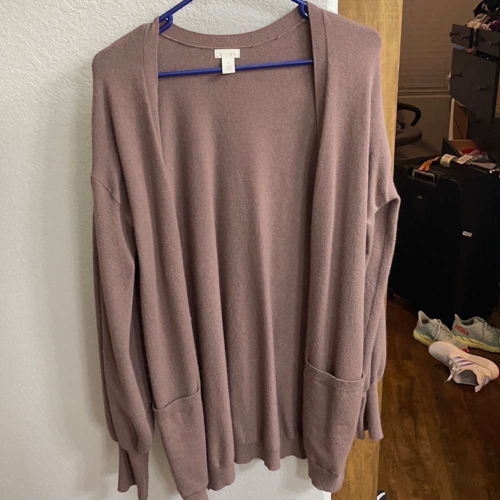 Hinge sweater